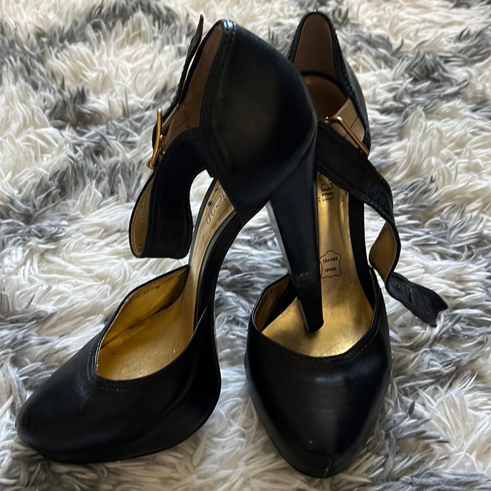 Black leather Mary Jane heels 81/2 M